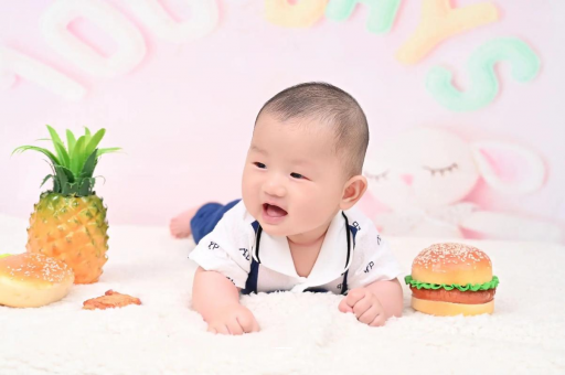 宝鸡宝宝在妈妈肚子里